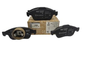 Bremsbeläge vorne 410609896R Renault Original