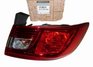 Rechte Rückleuchte 265506608R Renault Clio IV Original Neu