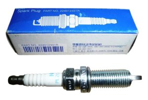 Zündkerze A528 224012331R Renault 2.0 M4R Original Neu